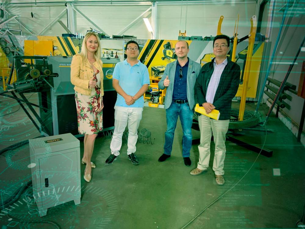 В нашем шоу-руме регулярно проходят встречи с российскими и иностранными представителями отраслевых компаний